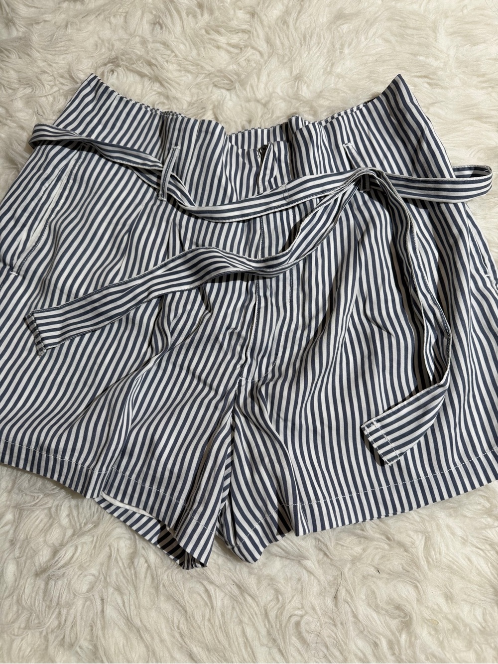 NWT Abercrombie & Fitch XL High-Waist Striped Paperbag Shorts - Navy/White soft